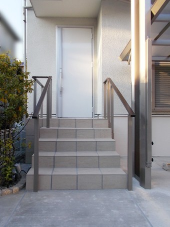 スタイリッシュな大型カーポートの取付工事